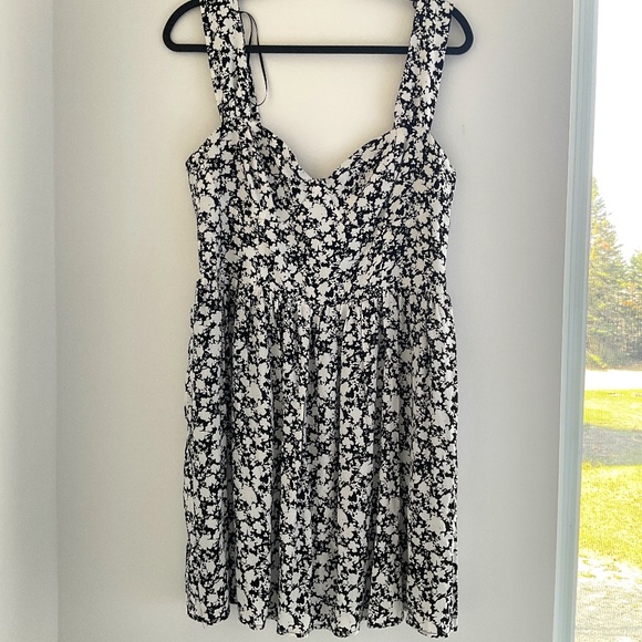 Dynamite Dresses & Skirts - Dynamite Jasmine Blouse Dress Black White Floral Size Large – Like New